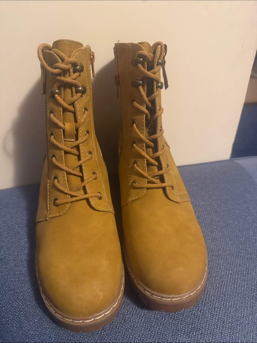 Cushionaire Women’s Ramsey Lace-Up Ankle Boots in Mustard Yellow-8.5W-New